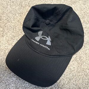 Underarour hat